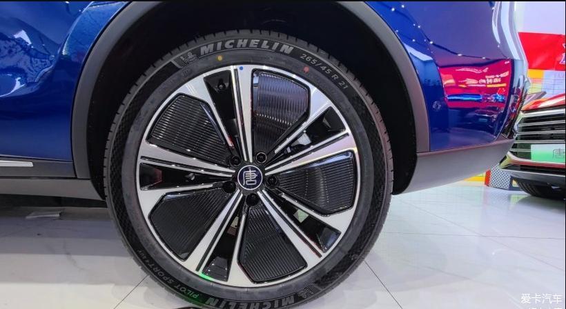 比亚迪2022款唐EV 六座版到店静态体验