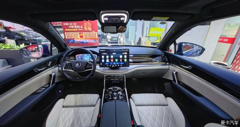 比亚迪2022款唐EV 六座版到店静态体验