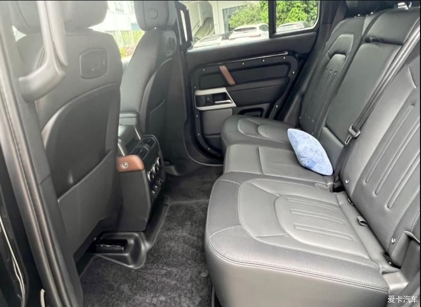 全新路虎卫士90车型：更适合女性的一款硬核越野车