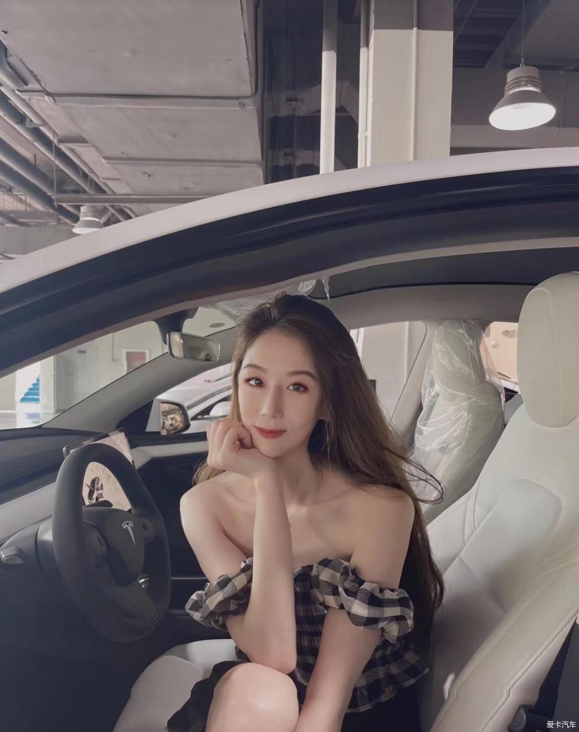 特斯拉女司机开车体验