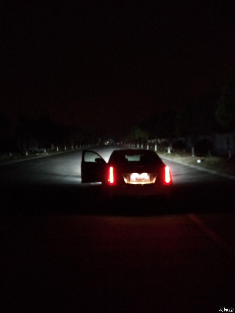 被深夜中两根竖尾灯所吸引---提凯迪拉克ATSL时尚版