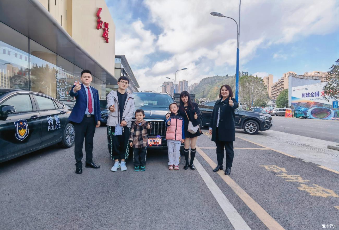 【图图归来】喜提华系车天花板---红旗HS5