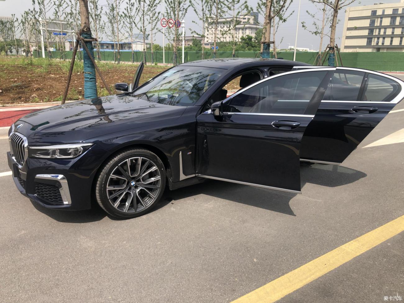 写在新7系上市-一年购买三台BMW之宝马740LI（G12）