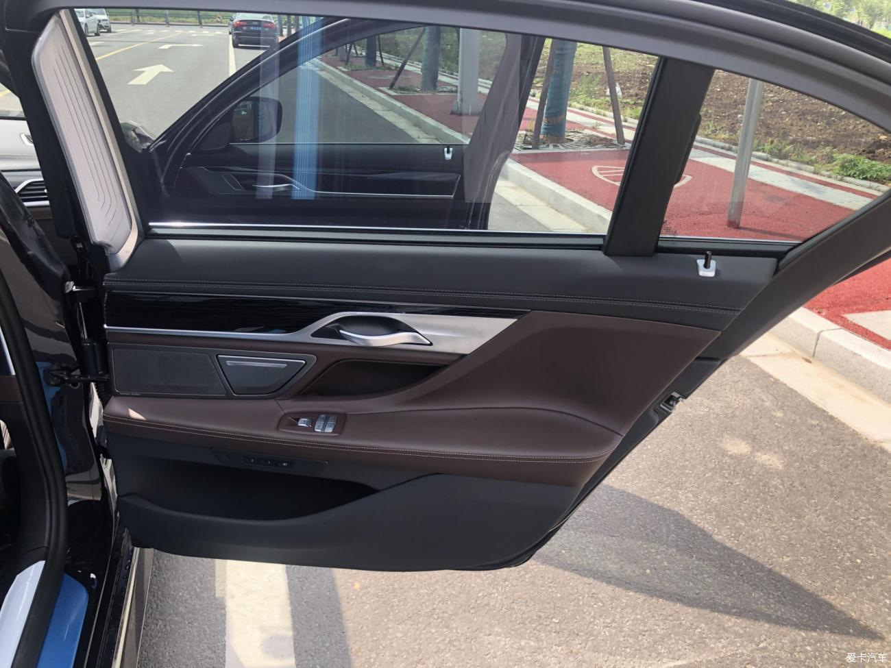 写在新7系上市-一年购买三台BMW之宝马740LI（G12）